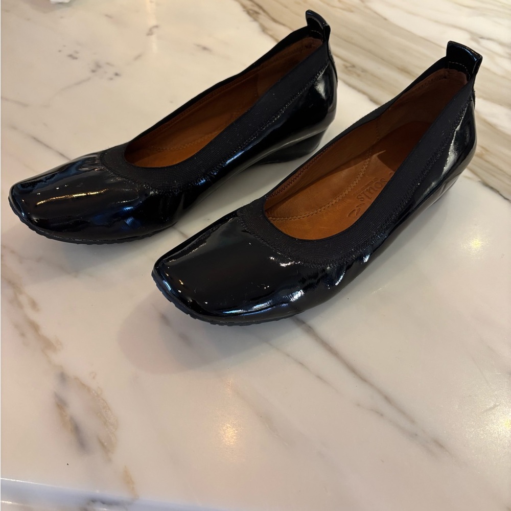 Gentle Soul by Kenneth Cole patent leather ballet flats size 6.5 New